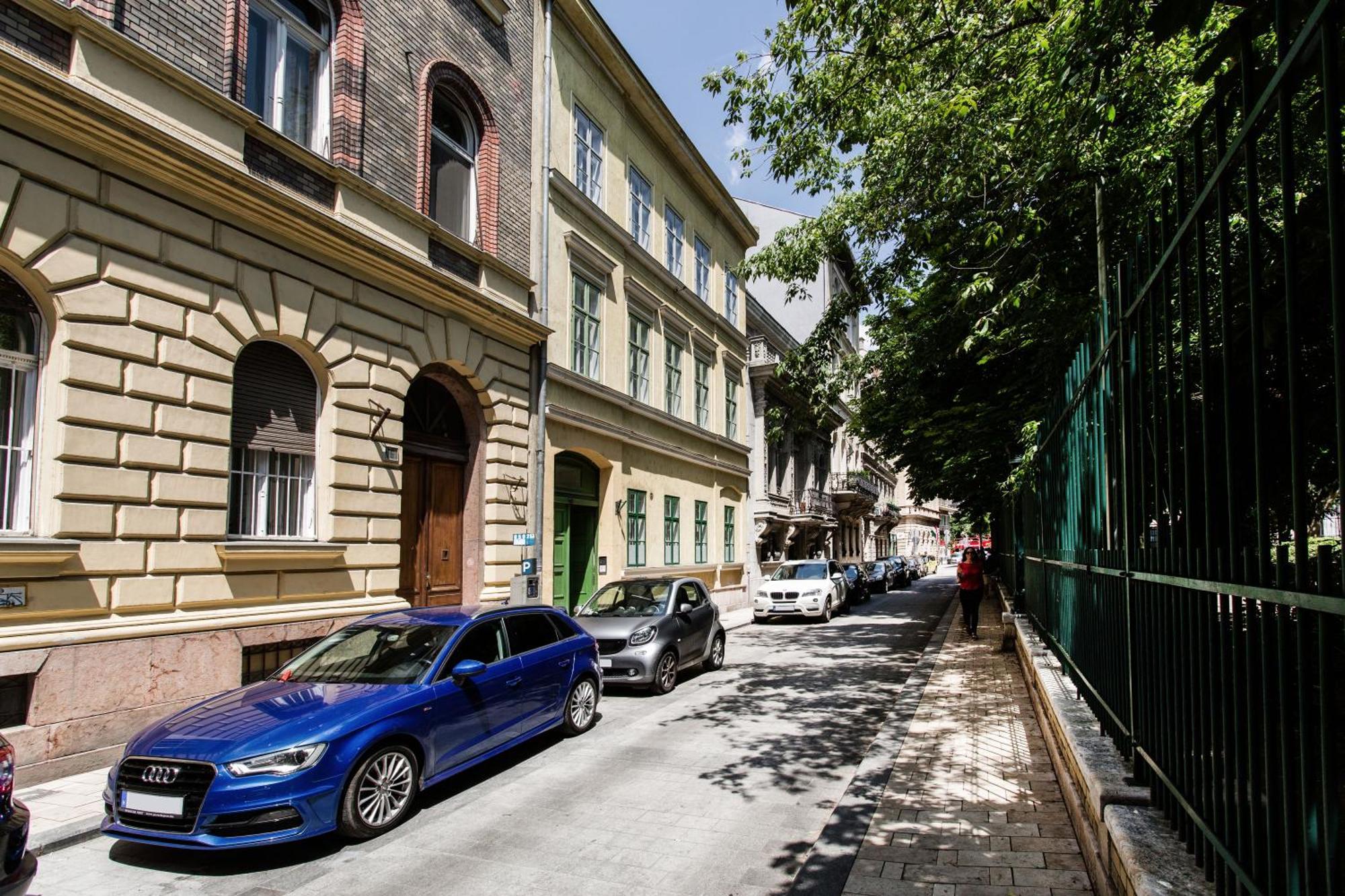 Elegant Duplex Near City Greenery Budapest Esterno foto
